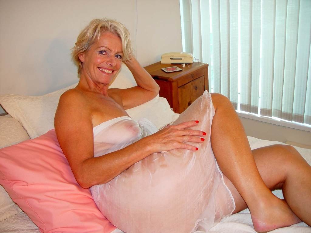 Mature Hot Blond 40