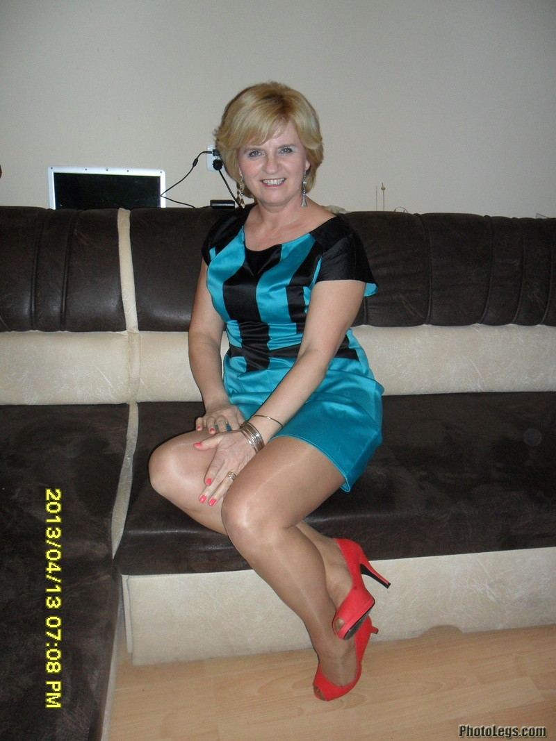 Mom In Pantyhose