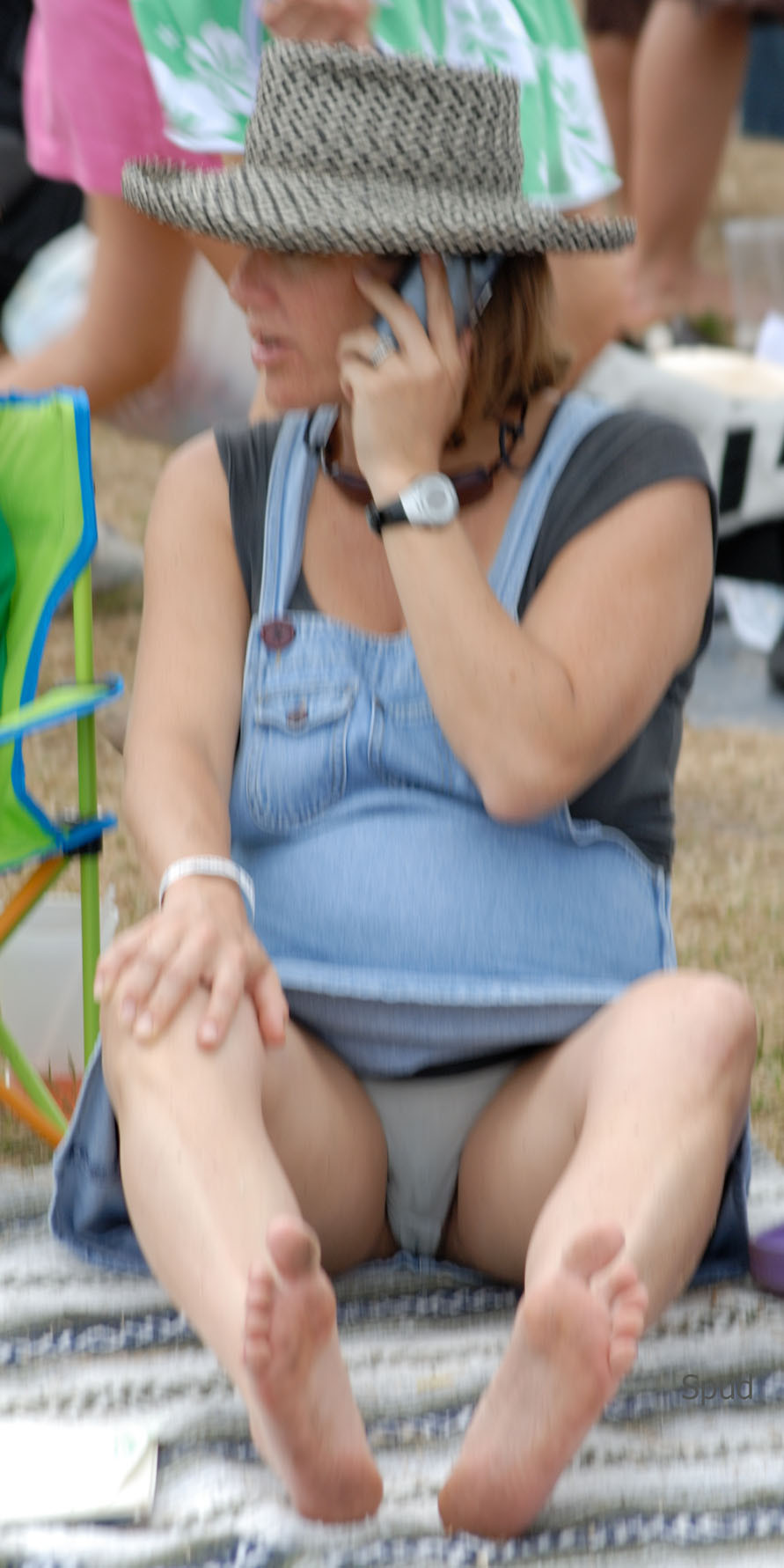 Pregnant Upskirt