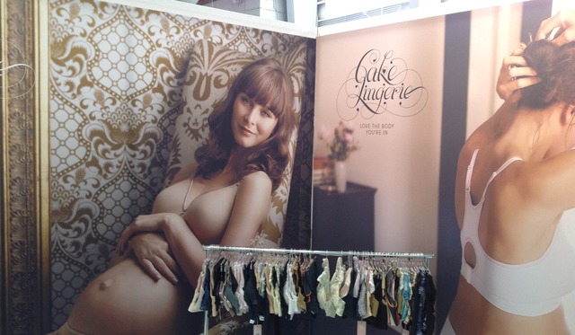images hot moms lingerie expo international cake curveny