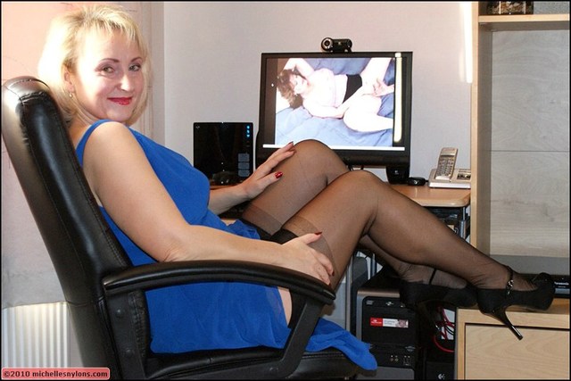 mature office porn pictures mature porn milf blonde tits stockings horny heels masturbates high office european