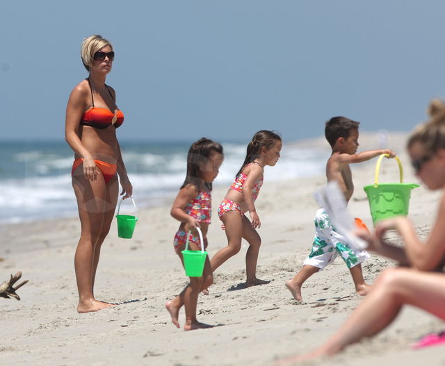 moms bikini pics photos celebrity bikini kate wearing vacation kids infphoto gosselin upl wtmk