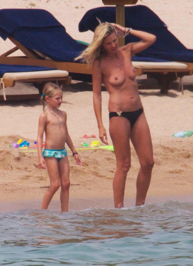 topless mom pics mom daughter topless
