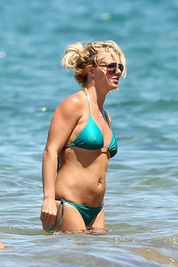 bikini moms photos famecrawler pcn britney celebrity moms bikinis photos