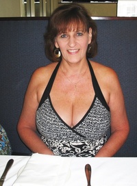 amateur lady mature porn mature albums userpics amateur women shows here cleavage displayimage