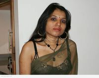 hot housewife porn pics kiranp desi housewife naked cleavage page
