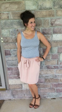 hot mom pics rmslab wore real mom style rose bow front skirt realmomstyle