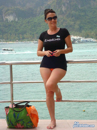 hot sexy mom hot sexy italian mom bare legs orange panties black shirt pics albums knixon mommom http older mature net media
