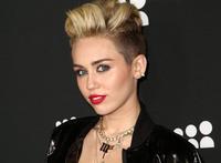 mature face pics ajust miley cyrus est tres mature face aux critiques les font progresser galerie