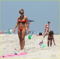 mom bikini pics gosselin bikini kate jon plus mom bodyguard