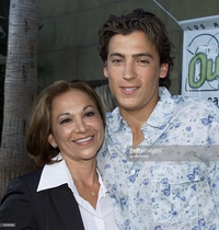 mom lesbian photos andrew keegan his mom lana premiere broken hearts picture detail news photo