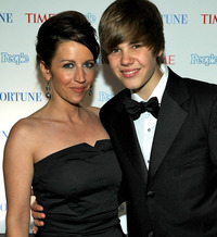 mom milf sex pics biebers mom entertainment justin bieber pattiemallette years