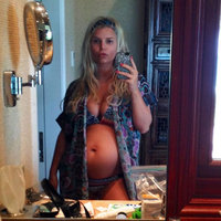 moms bikini pics cfd xxxlarge jessica simpson showed off second baby belly selfie moms photo gallery