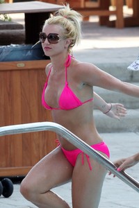 moms bikini pics britney spears pink bikini august music hot celebrity moms