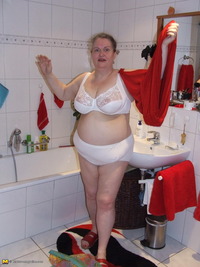 older moms panties fat mom white bra