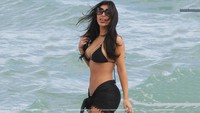 sexy mature bikinis kim kardashian black bikinis goggles looking sexy