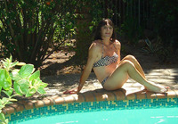 mature bikini poolside bpleasure