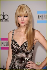 red mature taylor swift amas red carpet three ama hair moments
