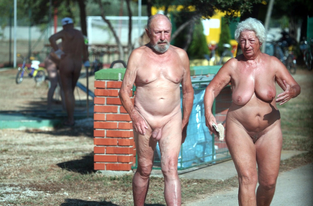 Grandparents naked - 🧡 Grandma's Having Sex With Grandpa - Heip-link....