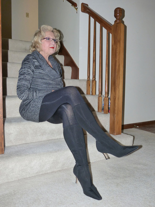 mature legs legs nice art molly mollyfootman