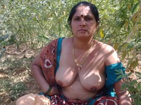 outdoor mature bmature mature saree aunty hot flashing outdoor